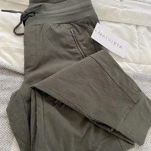 NWT ATHLETA Trekkie North Joggers, Size 2